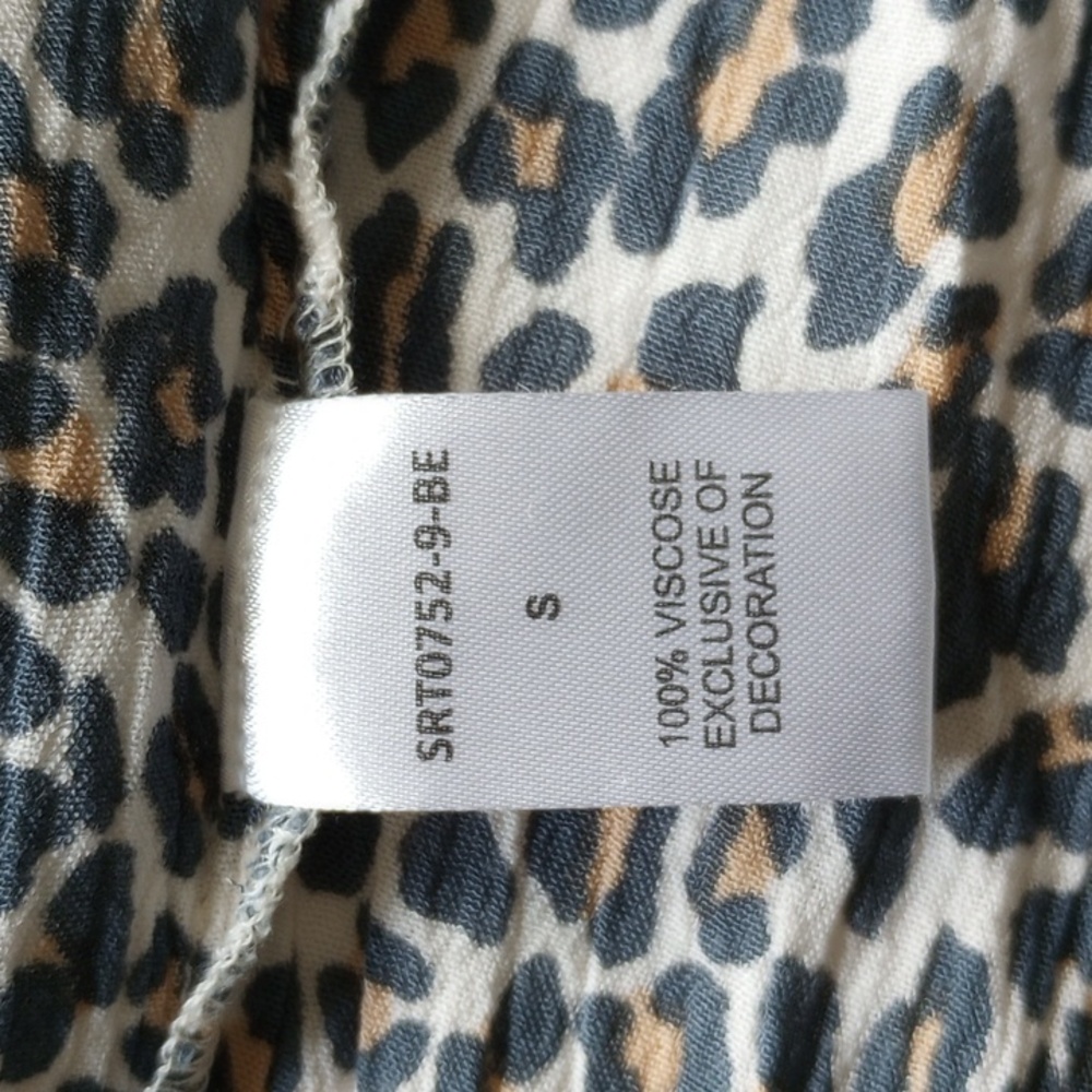 THML High Neck Ruffled Cap Sleeve Top S Leopard Crinkled Gauze 50off3 - Picture 5 of 7